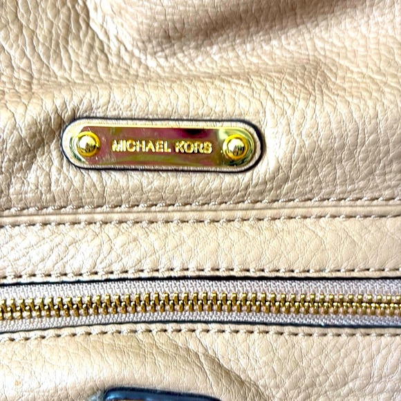 Michael Kors Beige Leather Hobo Bag Purse - Good condition - Picture 2 of 10